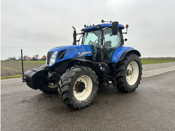 NEW HOLLAND T7.220 Traktor