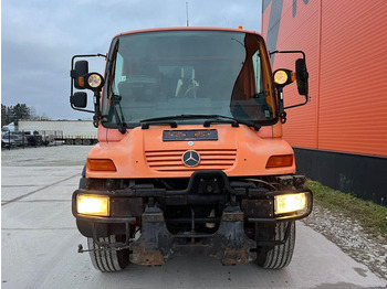 Kehrmaschine Unimog U 300 4x4 TRILETY SK / 6918 hours: das Bild 4