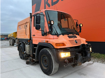 Kehrmaschine Unimog U 300 4x4 TRILETY SK / 6918 hours: das Bild 5