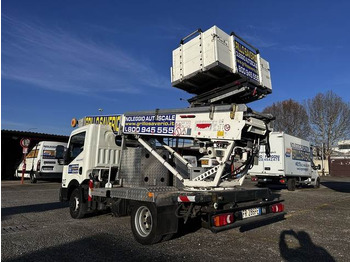 LKW mit Arbeitsbühne Nissan NT400: das Bild 2