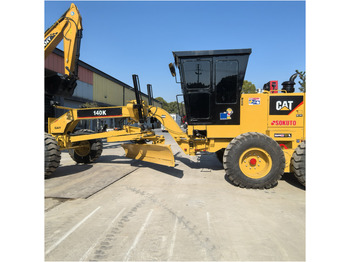 CATERPILLAR 140H Grader