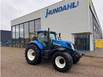 NEW HOLLAND T7.220 Traktor