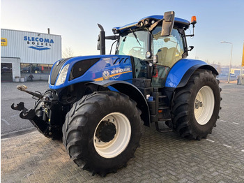 NEW HOLLAND T7.230 Traktor