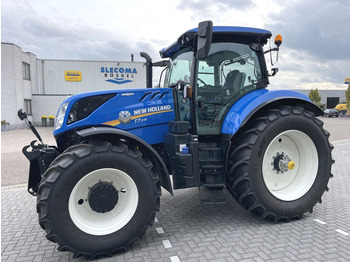 NEW HOLLAND T7.245 Traktor