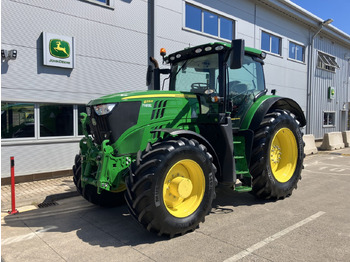 JOHN DEERE 6215R Traktor