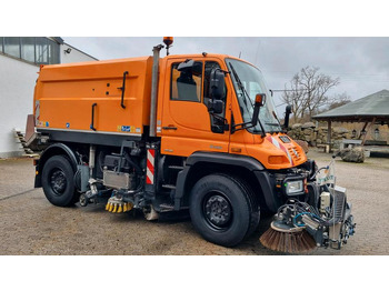 UNIMOG U400 Kehrmaschine