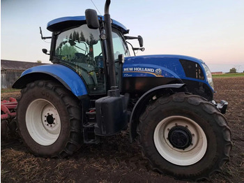 NEW HOLLAND T7.200 Traktor