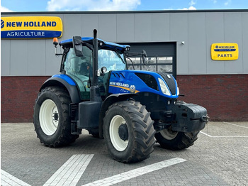 NEW HOLLAND T7 Traktor