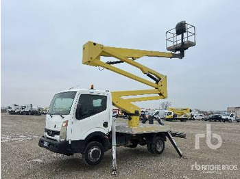 NISSAN LKW mit Arbeitsbühne