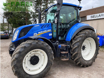 NEW HOLLAND T5 Traktor