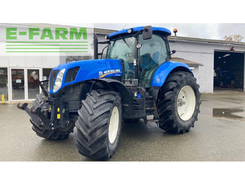 NEW HOLLAND T7.220 Traktor