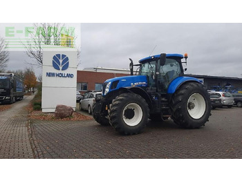 NEW HOLLAND T7.220 Traktor