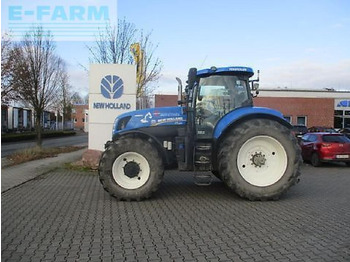 NEW HOLLAND T7.220 Traktor