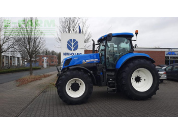 NEW HOLLAND T7.220 Traktor