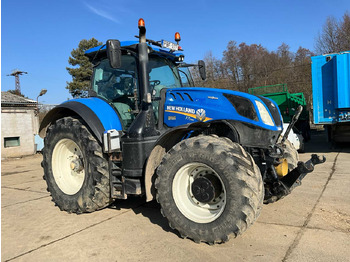 NEW HOLLAND T7 Traktor