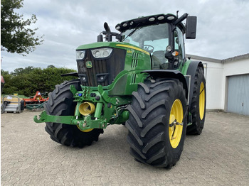 JOHN DEERE 6215R Traktor