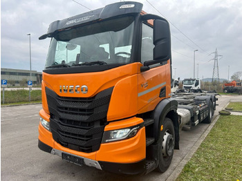 Fahrgestell LKW IVECO 400: das Bild 2