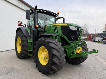 JOHN DEERE 6215R Traktor