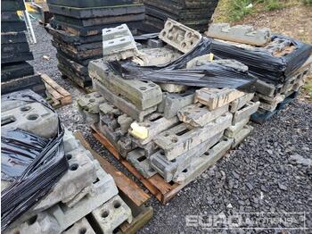 Baugeräte Pallet of Heras Fencing Bases: das Bild 1