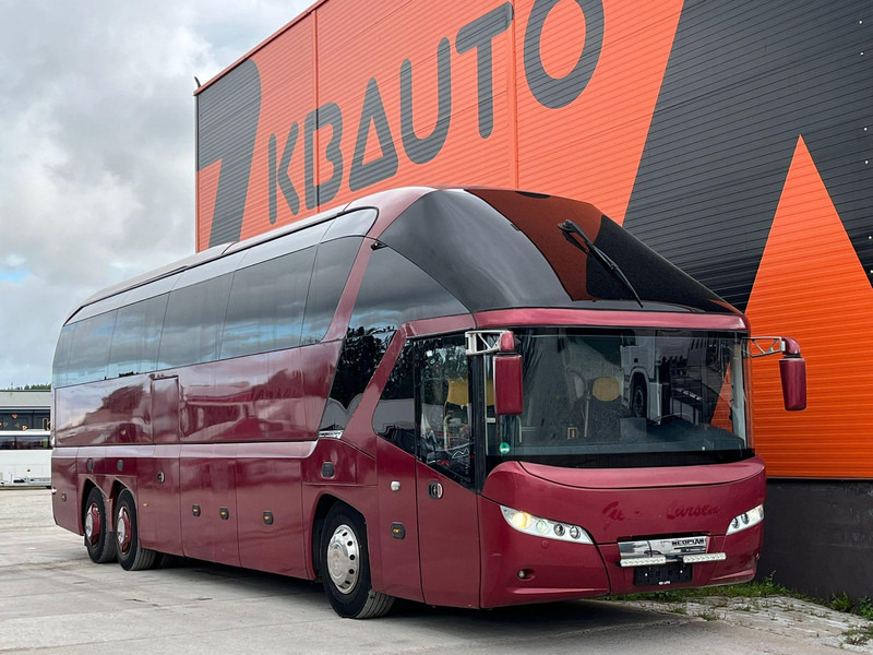 Reisebus Neoplan Starliner C SHD 6x2*4 AC / WC / FRIDGE / WEBASTO / REAR VIEW CAMERA: das Bild 1