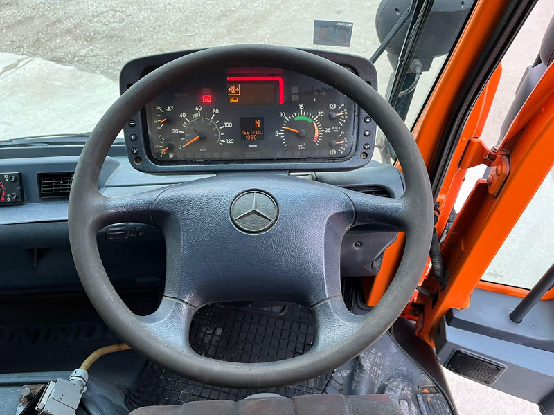 Kehrmaschine Unimog U 300 4x4 TRILETY SK / 6918 hours: das Bild 19