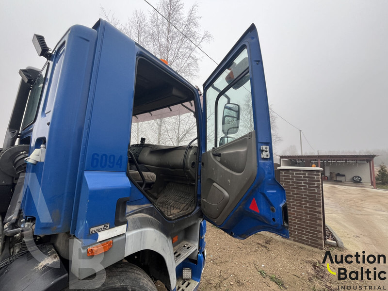 Abrollkipper DAF CF85: das Bild 10