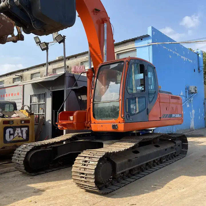 Kettenbagger High Quality Excellent Working Condition 22t Used Doosan Dx225 Crawler Excavator With Large Bucket In Shanghai: das Bild 1