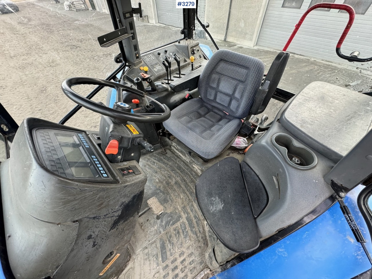 Traktor 2001 New Holland TM135 w/front hydraulics: das Bild 13