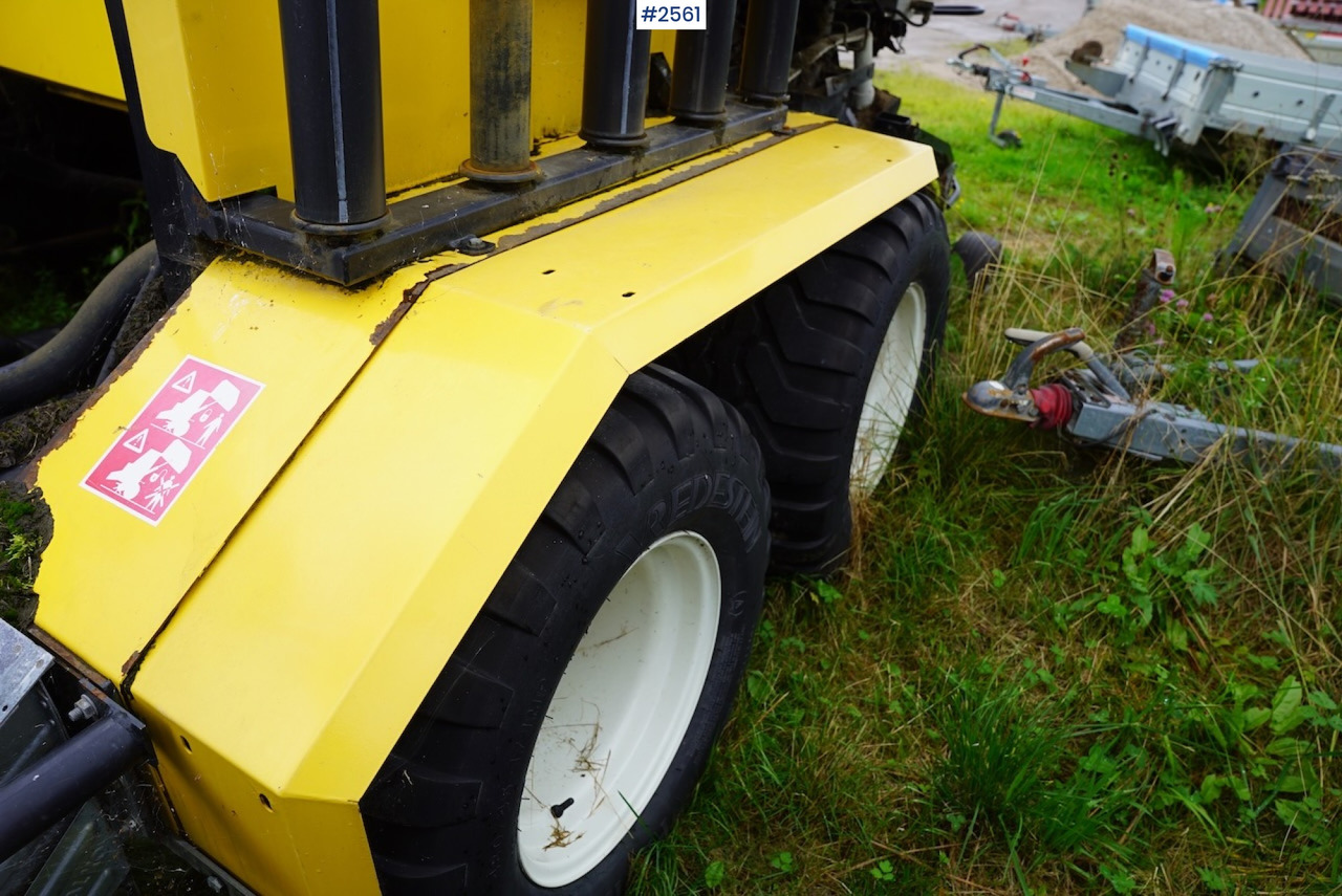 Grünlandtechnik 2011 New Holland BR6090 Combi: das Bild 17