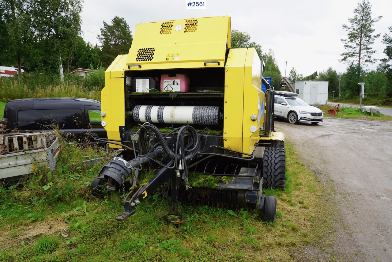 Grünlandtechnik 2011 New Holland BR6090 Combi: das Bild 11