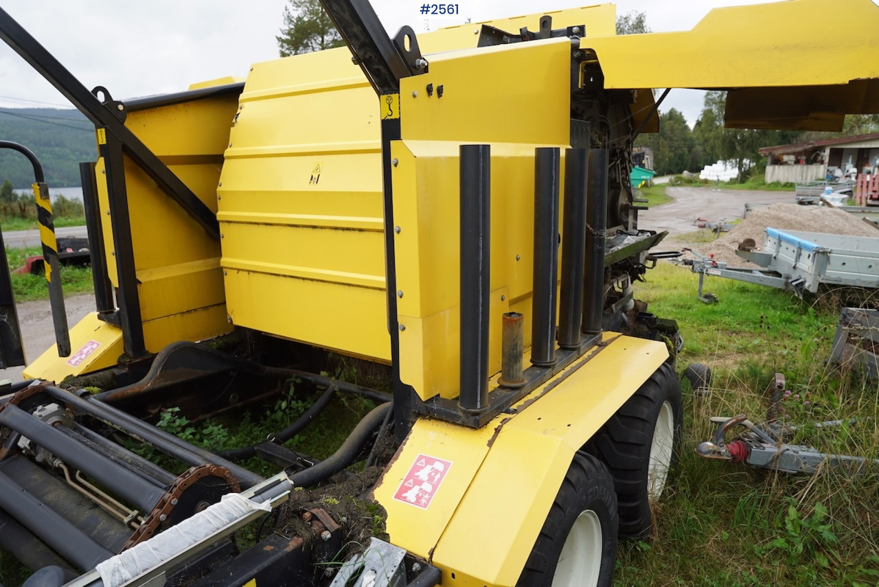 Grünlandtechnik 2011 New Holland BR6090 Combi: das Bild 9