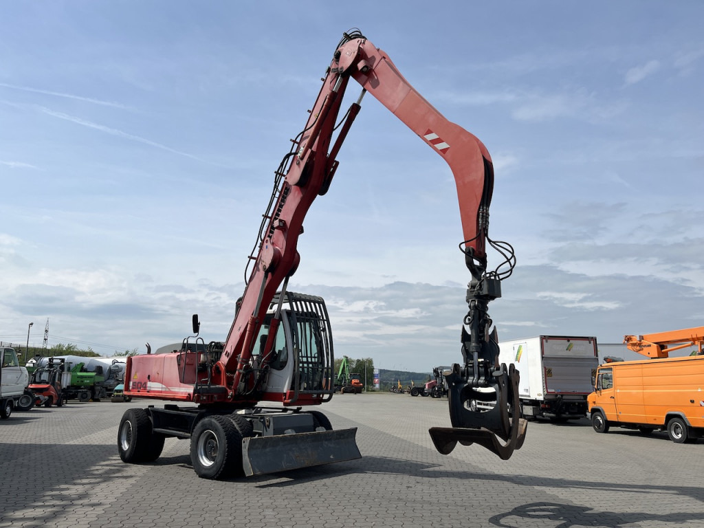 Mobilbagger Liebherr A 904 C  Greifer Umschlag Holz: das Bild 9