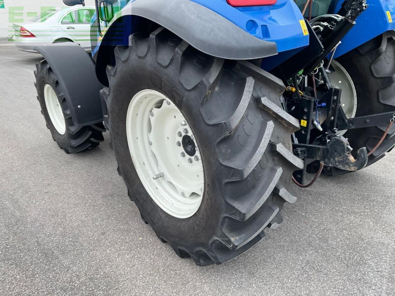 Traktor New Holland t 4.75: das Bild 16