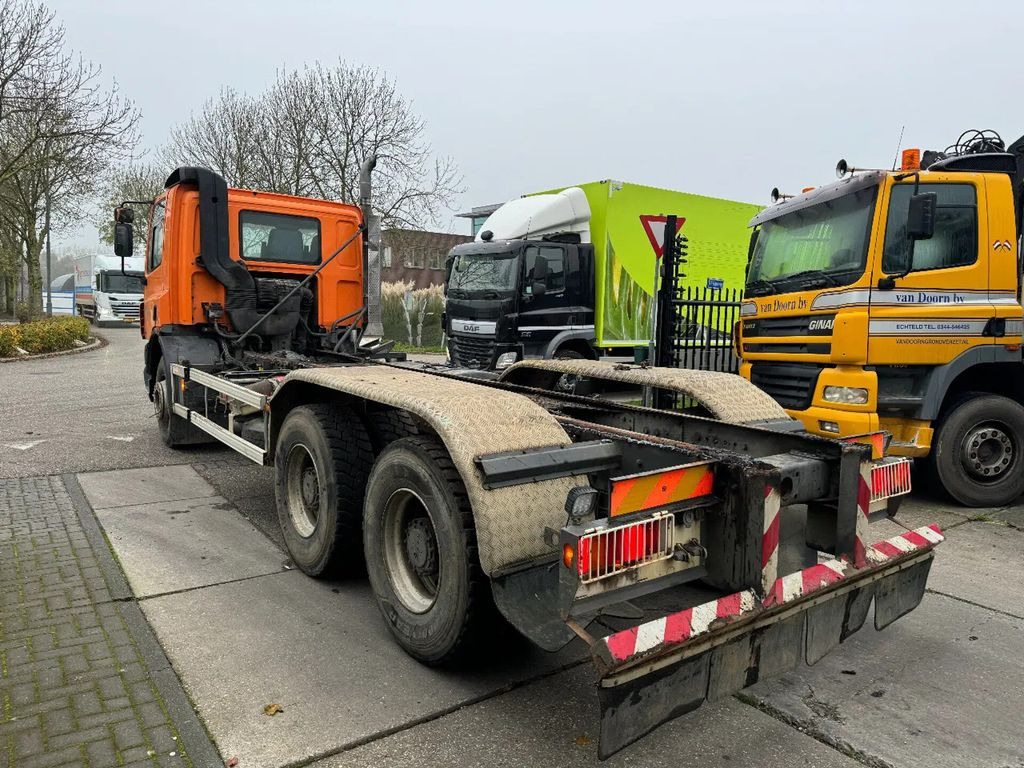 Fahrgestell LKW DAF CF 75.310 6X4 MANUAL GEAR EURO 3 FULL STEEL: das Bild 6