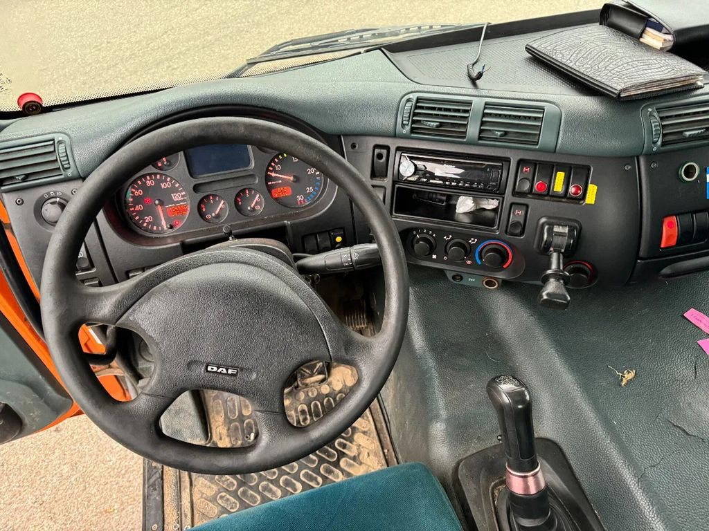 Fahrgestell LKW DAF CF 75.310 6X4 MANUAL GEAR EURO 3 FULL STEEL: das Bild 9