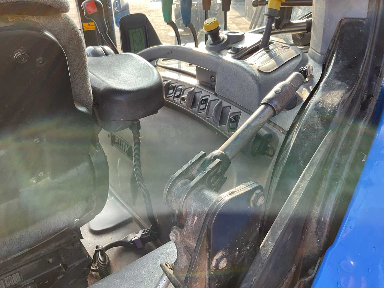 Traktor New Holland TS135A Plus: das Bild 21