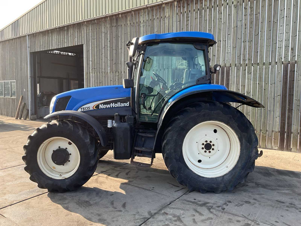 Traktor New Holland TS135A Plus: das Bild 8