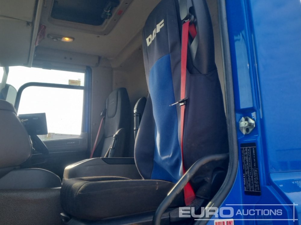 Pritsche LKW Für die Beförderung von schwere Technik 2019 DAF CF 450: das Bild 38