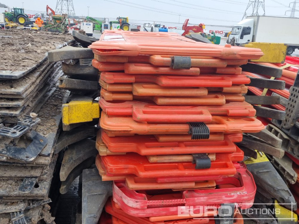 Baugeräte Bundle of Tracking Boards (3 of), Bundle of Plastic Pedestrian Safery Barriers (2 of): das Bild 19